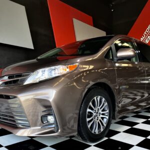 TOYOTA SIENNA XLE 2019